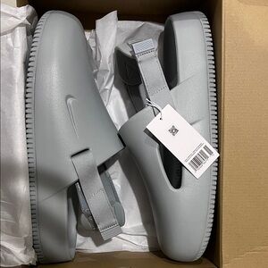 Nike Men's Light Gray Slip-On Sneakers